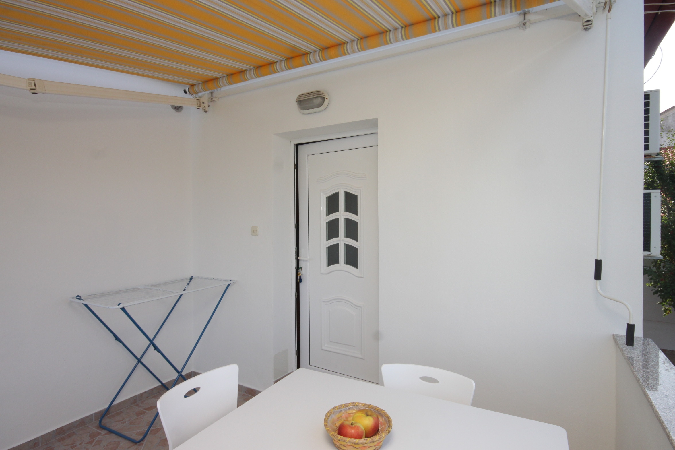 One bedroom apartment with terrace and sea view Preko, Ugljan  A-d