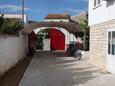 Preko, Ugljan, Aparcamiento 8232 - Apartamentos near sea with pebble beach.