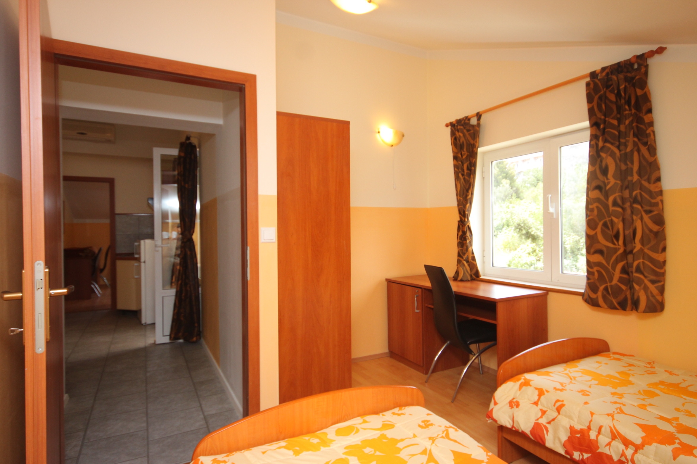 Comfortable and spacious apartment with terrace and sea view Kali, Ugljan  A-a