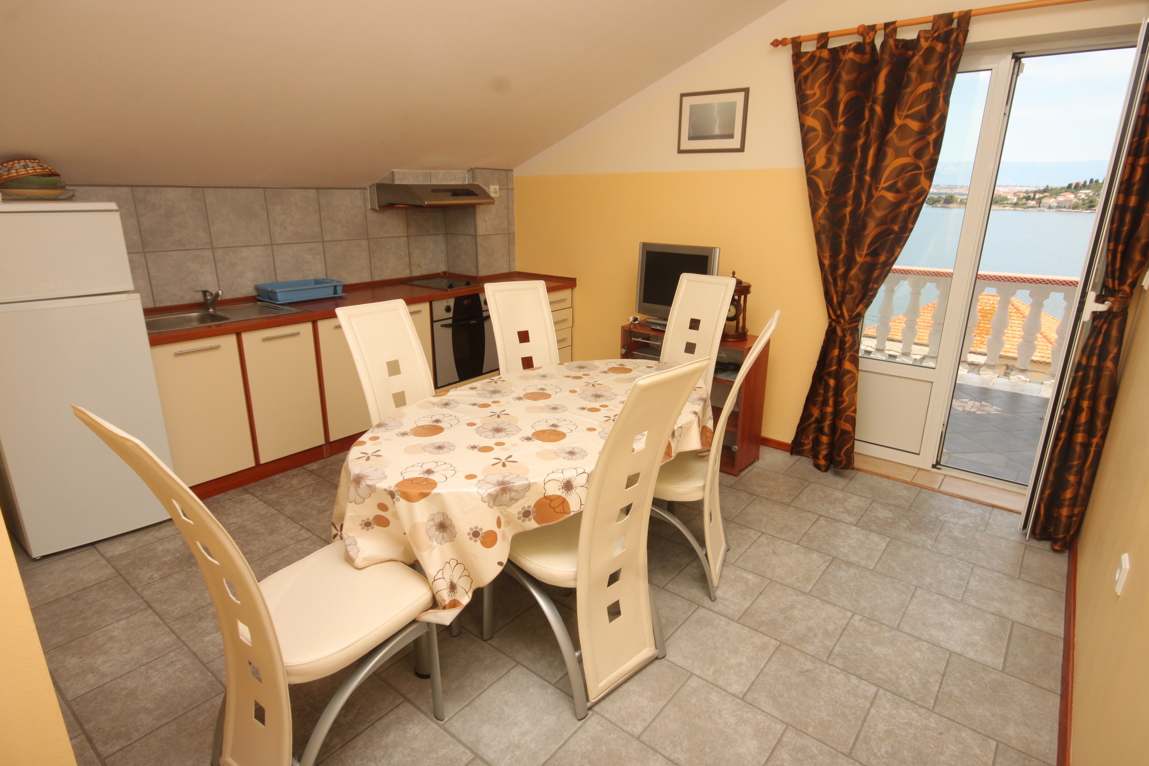 Comfortable and spacious apartment with terrace and sea view Kali, Ugljan (A-8234-a) Comfortable and spacious apartment with terrace and sea view Kali, Ugljan (A-8234-a)