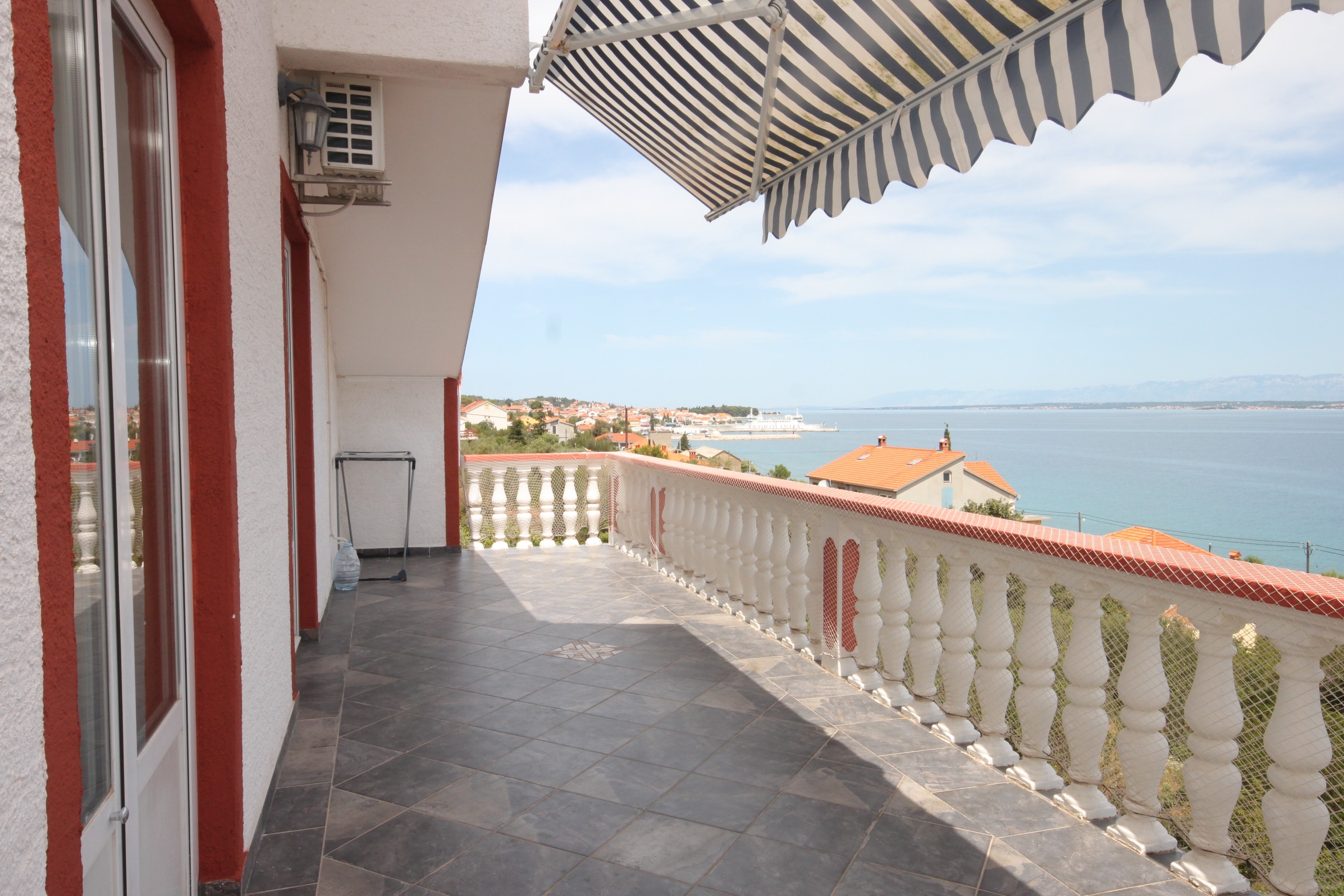 Comfortable and spacious apartment with terrace and sea view Kali, Ugljan  A-a