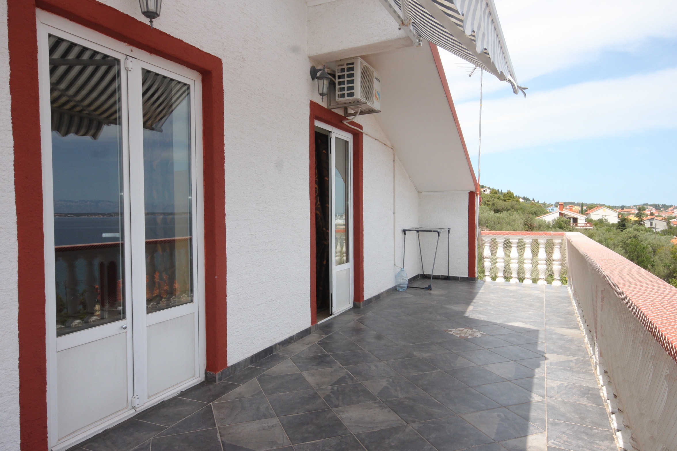 Comfortable and spacious apartment with terrace and sea view Kali, Ugljan  A-a