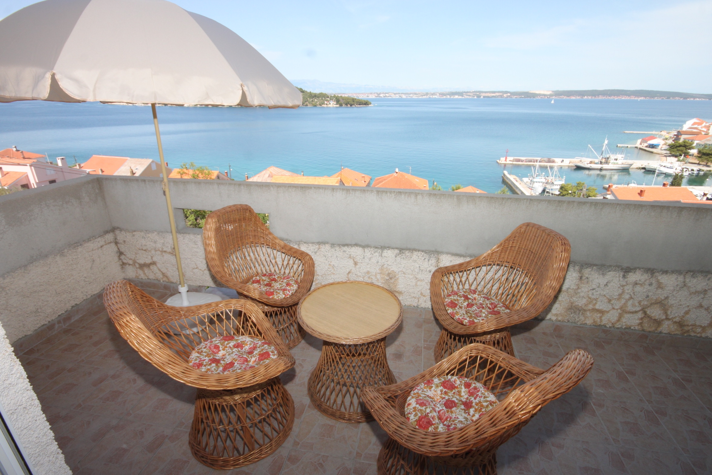 Two bedroom apartment with terrace and sea view Kali, Ugljan (A-8235-a) Two bedroom apartment with terrace and sea view Kali, Ugljan (A-8235-a)