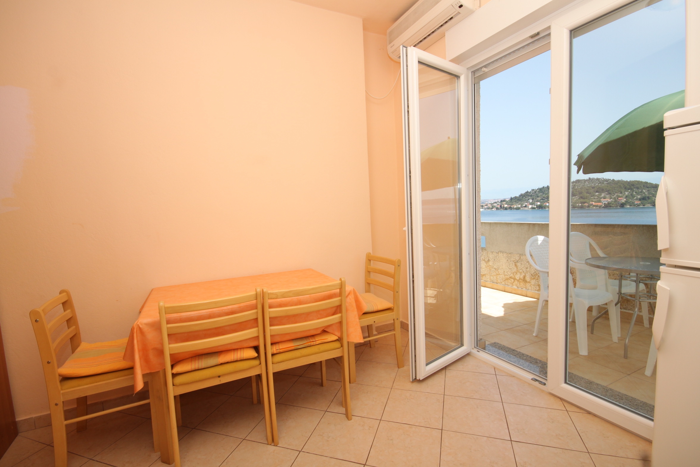 Two bedroom apartment with terrace and sea view Kali, Ugljan (A-8235-b)