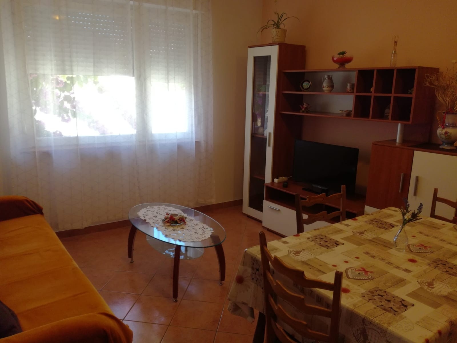 Two bedroom apartment with terrace Kukljica, Ugljan (A-8237-b)