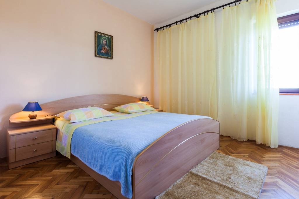 Dvosobni apartman s terasom i pogledom na more Kukljica, Ugljan  A-a