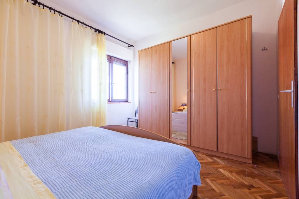 Dvosobni apartman s terasom i pogledom na more Kukljica, Ugljan  A-a