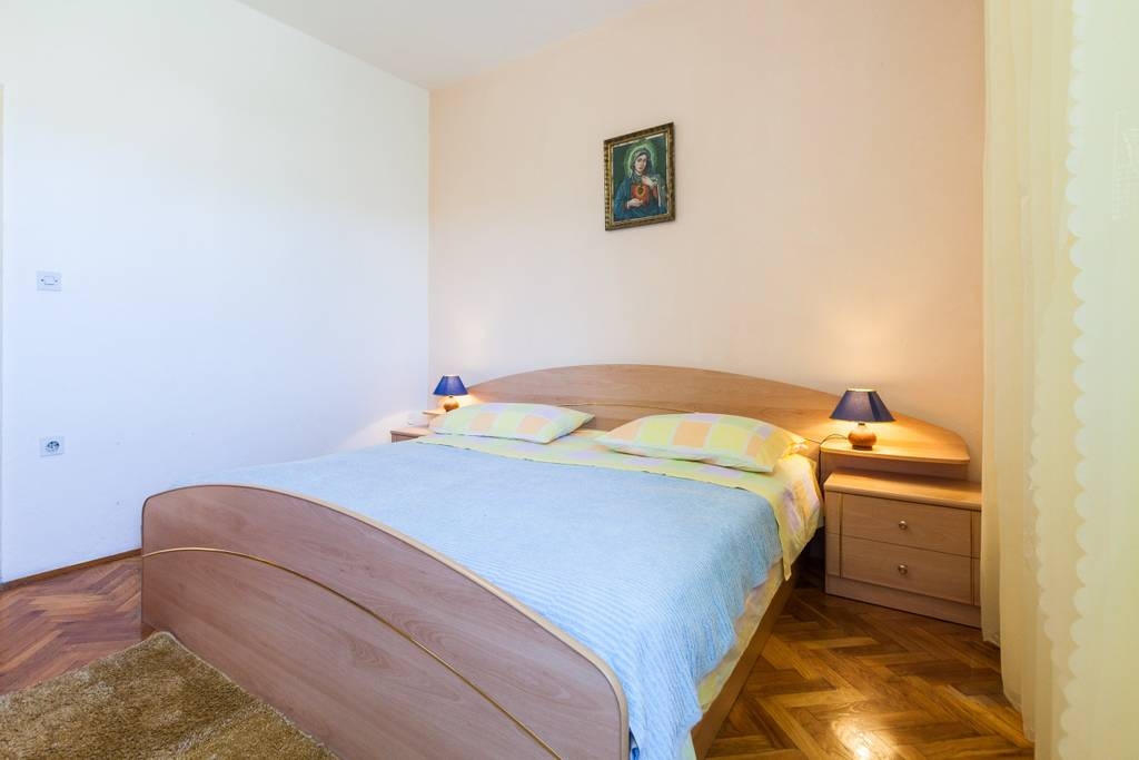 Dvosobni apartman s terasom i pogledom na more Kukljica, Ugljan  A-a