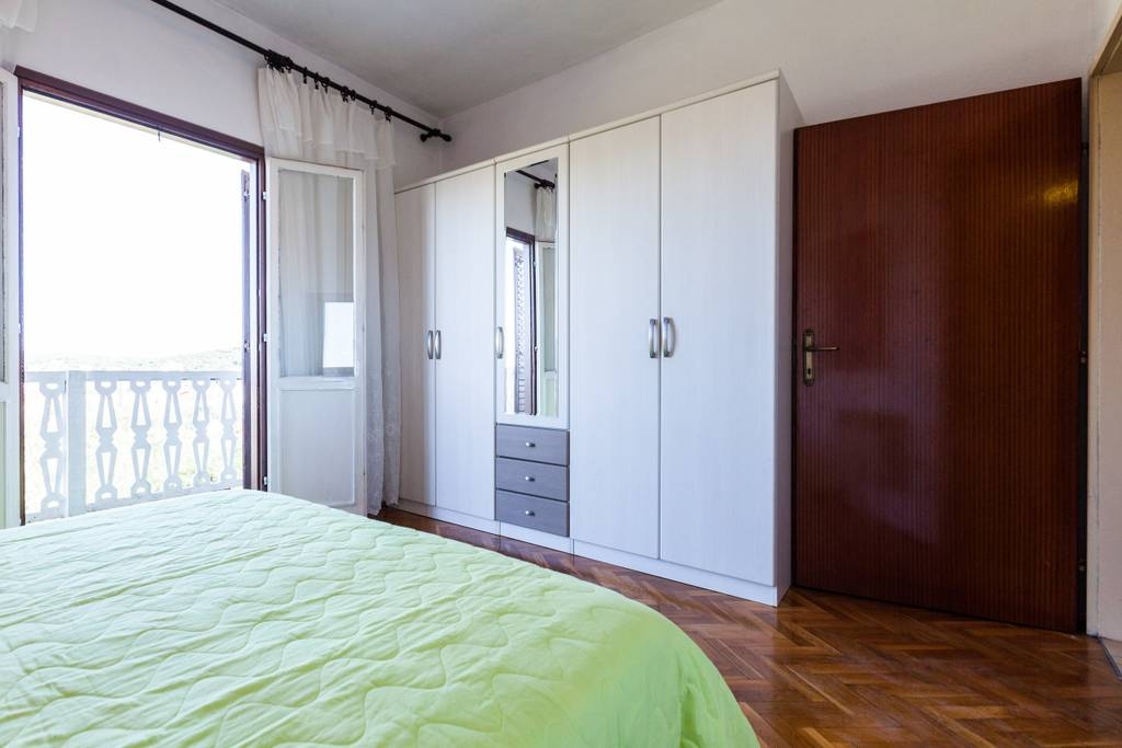 Dvosobni apartman s terasom i pogledom na more Kukljica, Ugljan  A-a