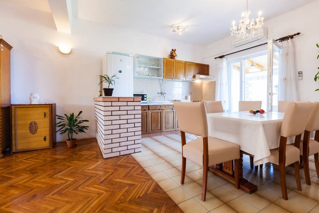 Dvosobni apartman s terasom i pogledom na more Kukljica, Ugljan  A-a