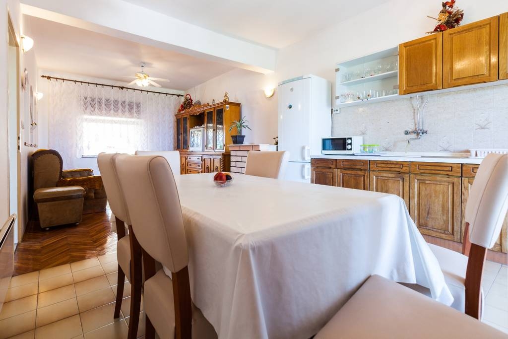 Dvosobni apartman s terasom i pogledom na more Kukljica, Ugljan  A-a