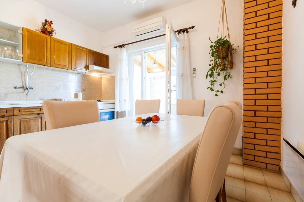 Dvosobni apartman s terasom i pogledom na more Kukljica, Ugljan  A-a