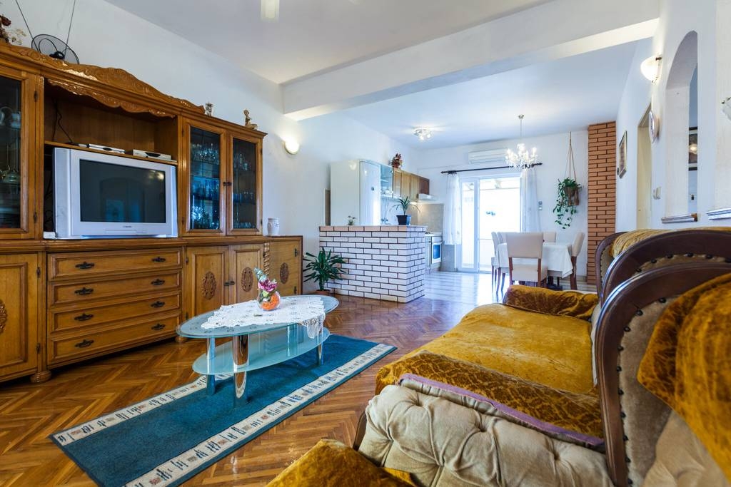 Dvosobni apartman s terasom i pogledom na more Kukljica, Ugljan  A-a