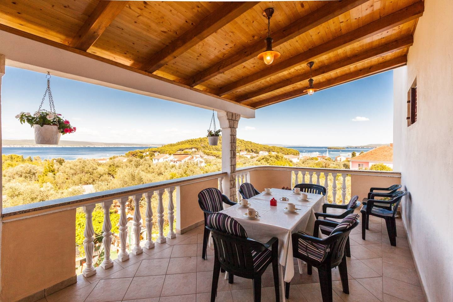 Dvosobni apartman s terasom i pogledom na more Kukljica, Ugljan  A-a