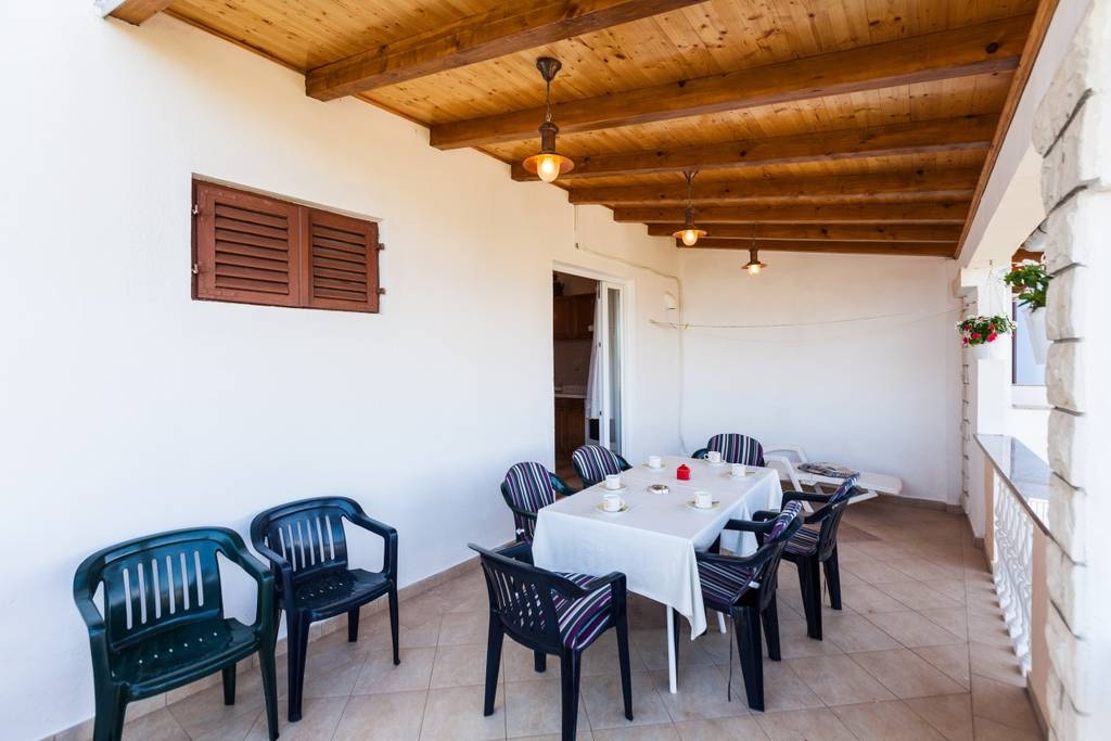 Dvosobni apartman s terasom i pogledom na more Kukljica, Ugljan  A-a