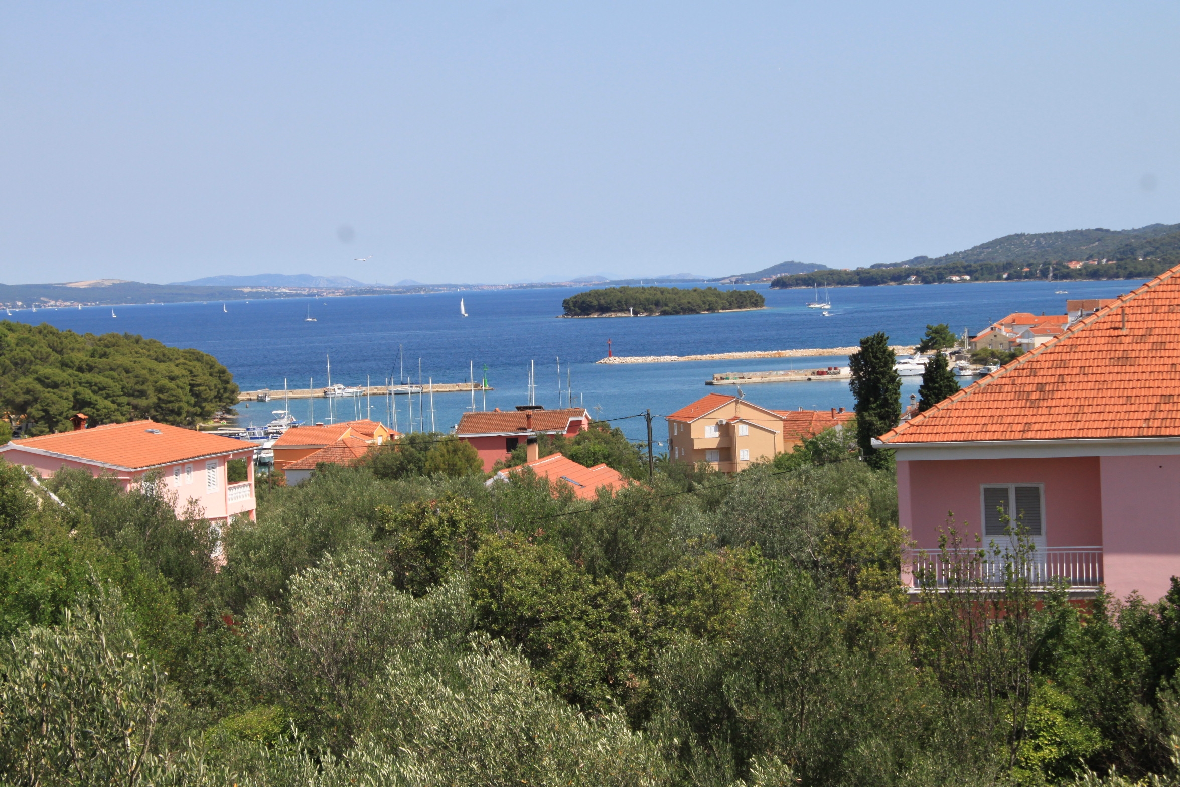 Dvosobni apartman s terasom i pogledom na more Kukljica, Ugljan  A-a