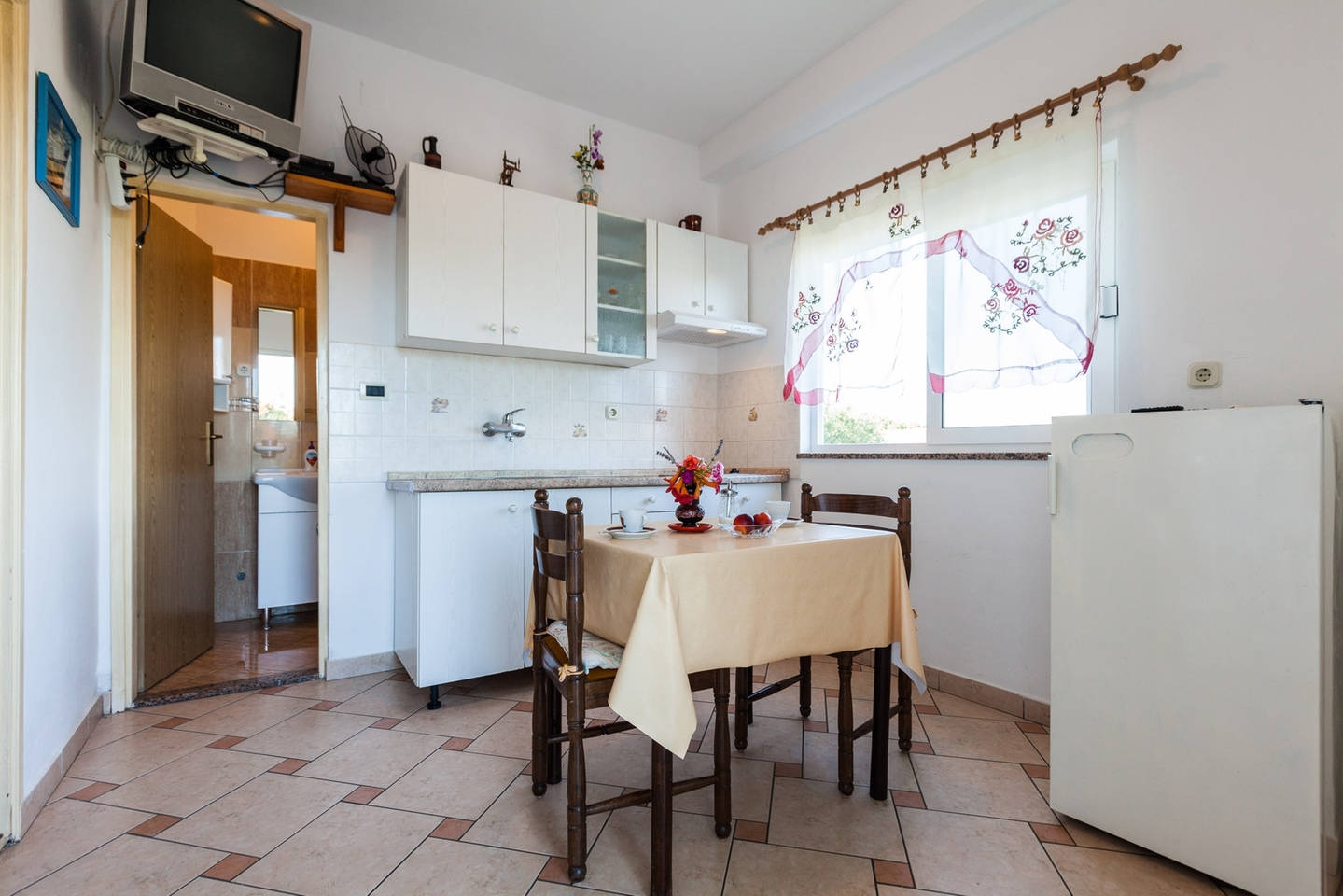 One bedroom apartment with terrace and sea view Kukljica, Ugljan  A-b