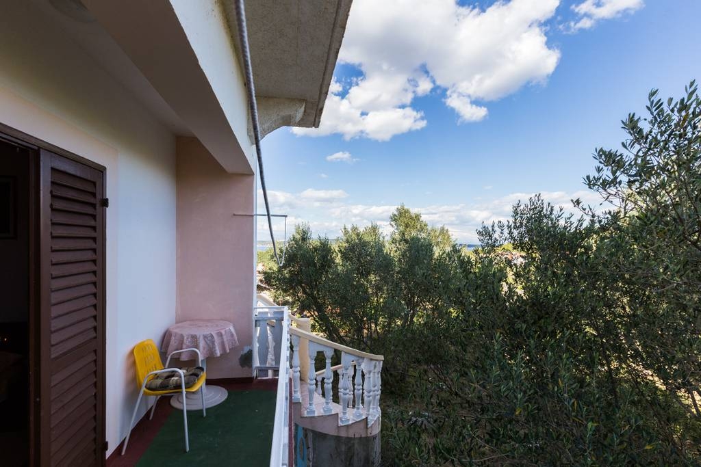 Two bedroom apartment with terrace Kukljica, Ugljan  A-c