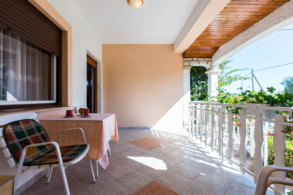 Two bedroom apartment with terrace Kukljica, Ugljan  A-c