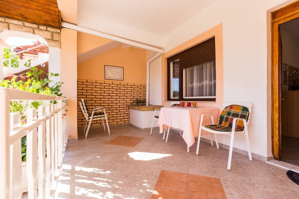 Two bedroom apartment with terrace Kukljica, Ugljan  A-c