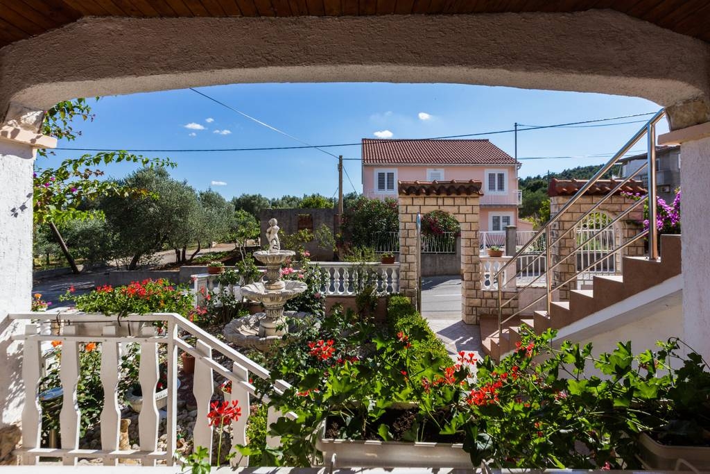 Two bedroom apartment with terrace Kukljica, Ugljan  A-c