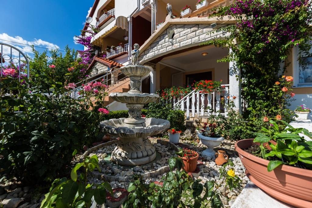 Dvosobni apartman s terasom i pogledom na more Kukljica, Ugljan  A-a