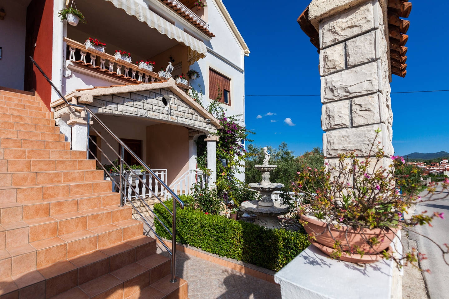 Dvosobni apartman s terasom i pogledom na more Kukljica, Ugljan  A-a