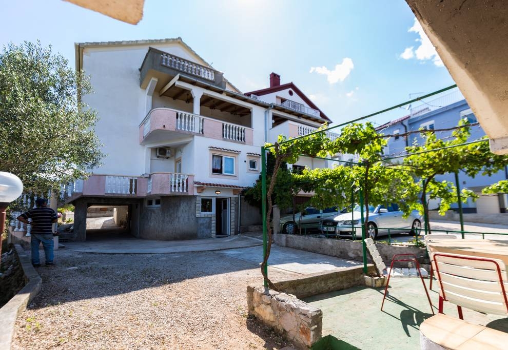 Dvosobni apartman s terasom i pogledom na more Kukljica, Ugljan  A-a