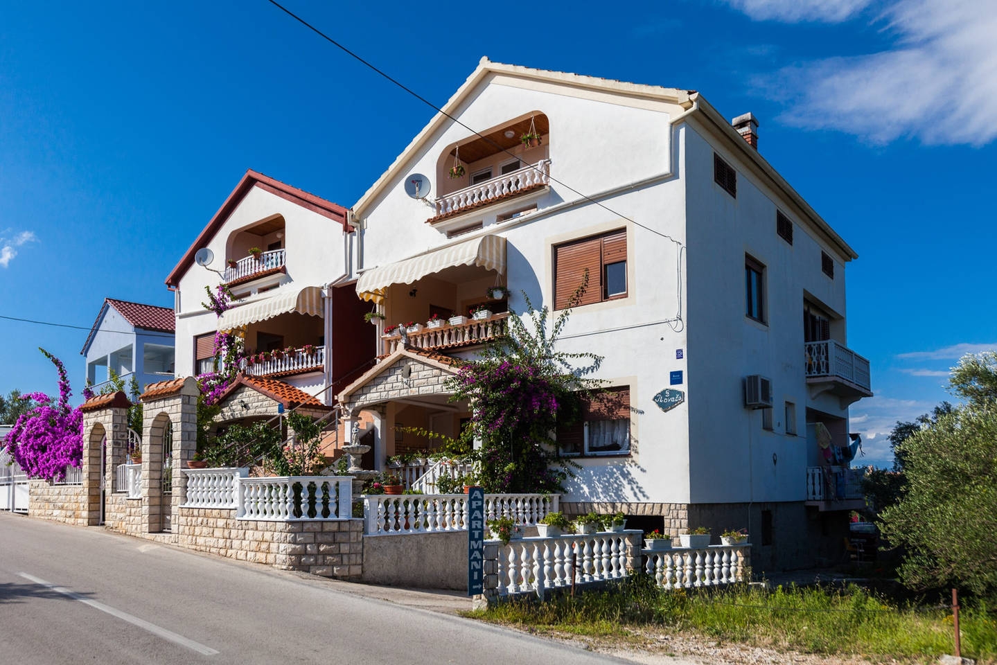 Dvosobni apartman s terasom i pogledom na more Kukljica, Ugljan  A-a