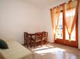 Kraj, Comedor in the apartment, air condition available y WiFi.