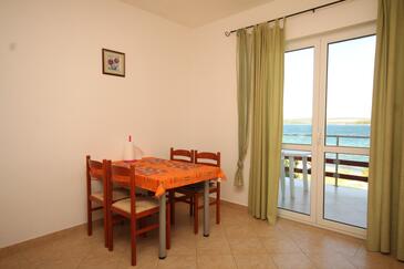 Kraj, Comedor in the apartment, air condition available y WiFi.