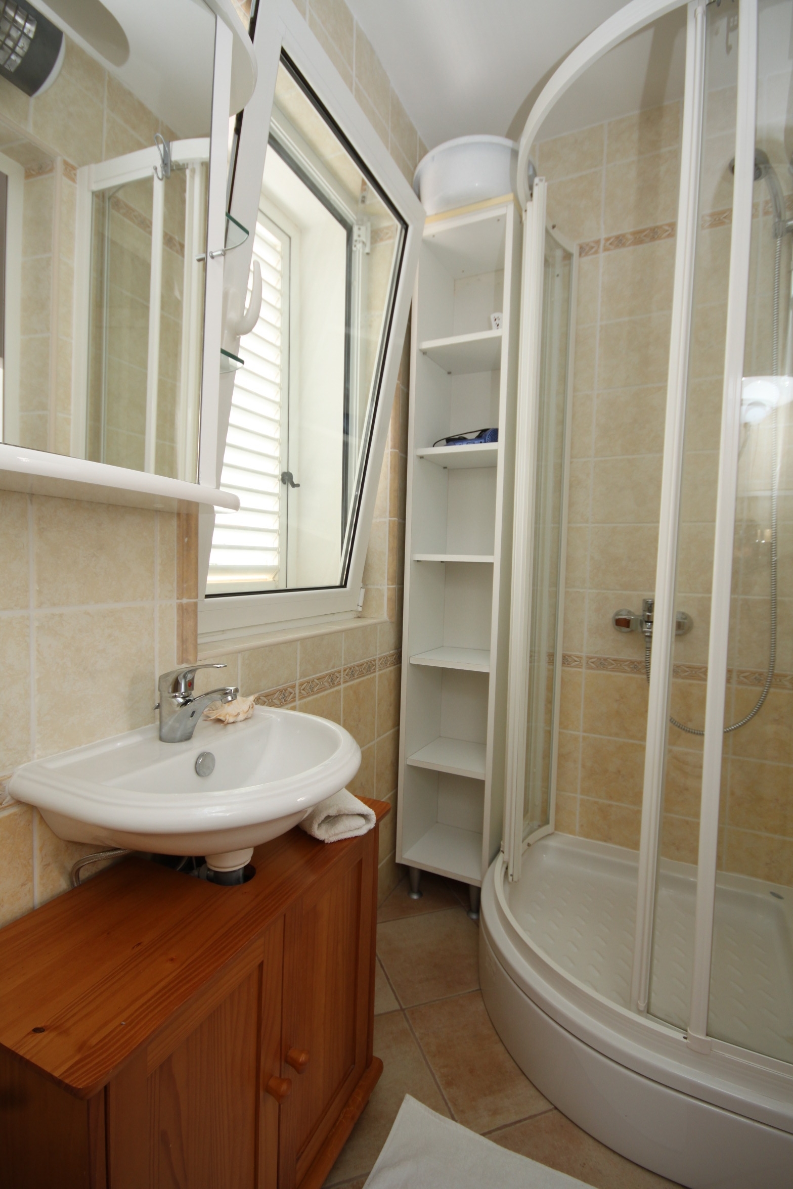 Four bedroom house with terrace and sea view Kukljica, Ugljan  K