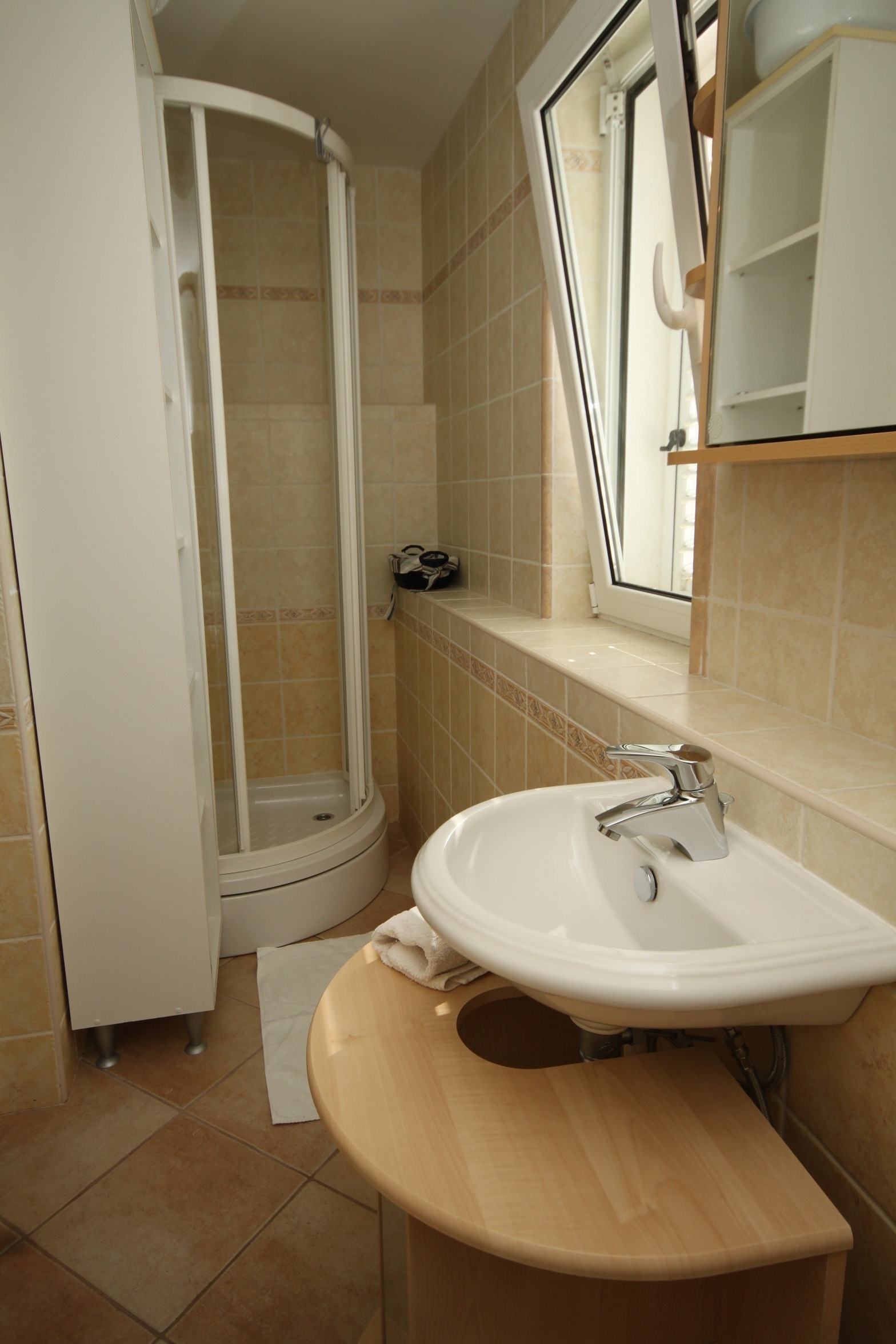 Four bedroom house with terrace and sea view Kukljica, Ugljan  K