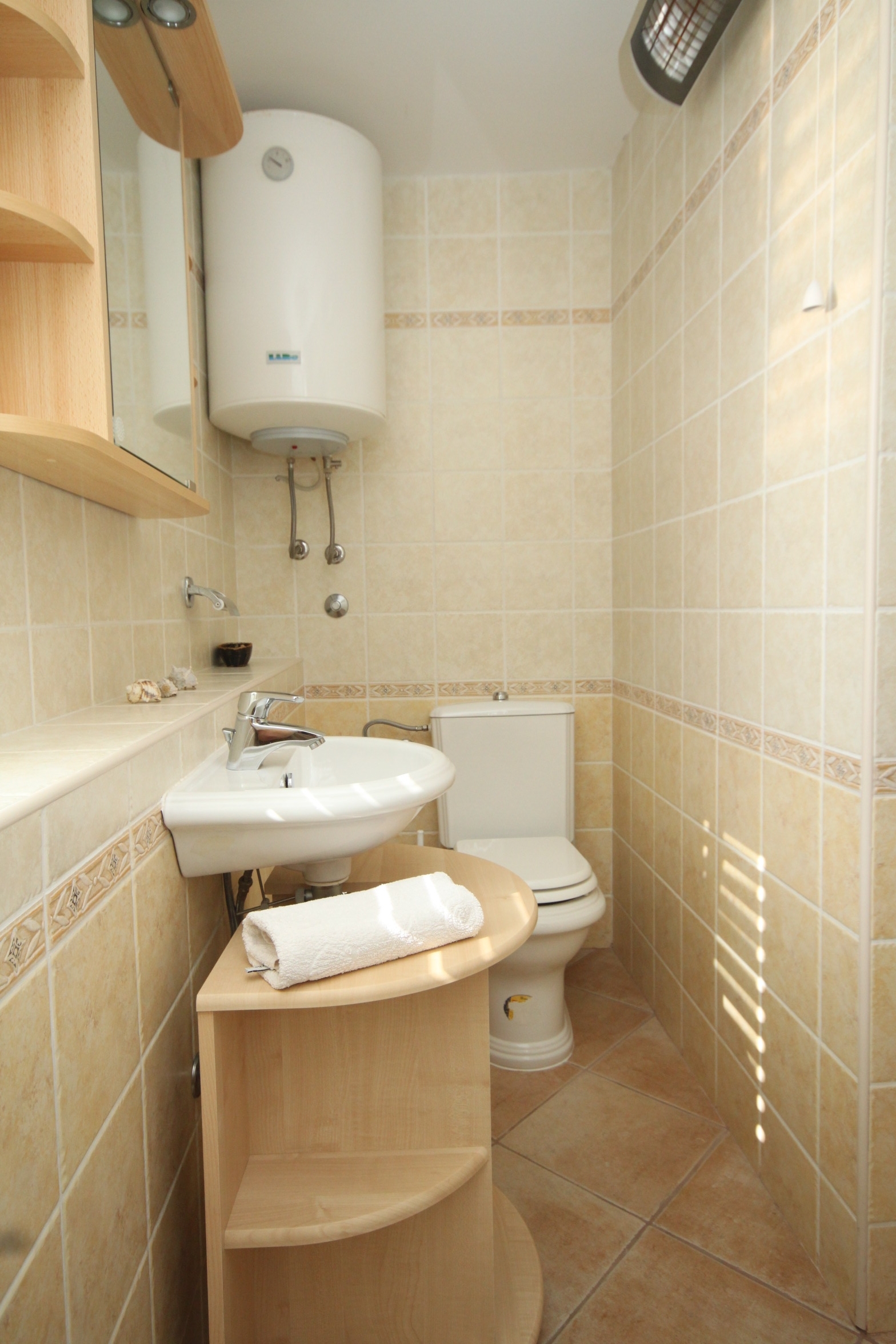 Four bedroom house with terrace and sea view Kukljica, Ugljan  K