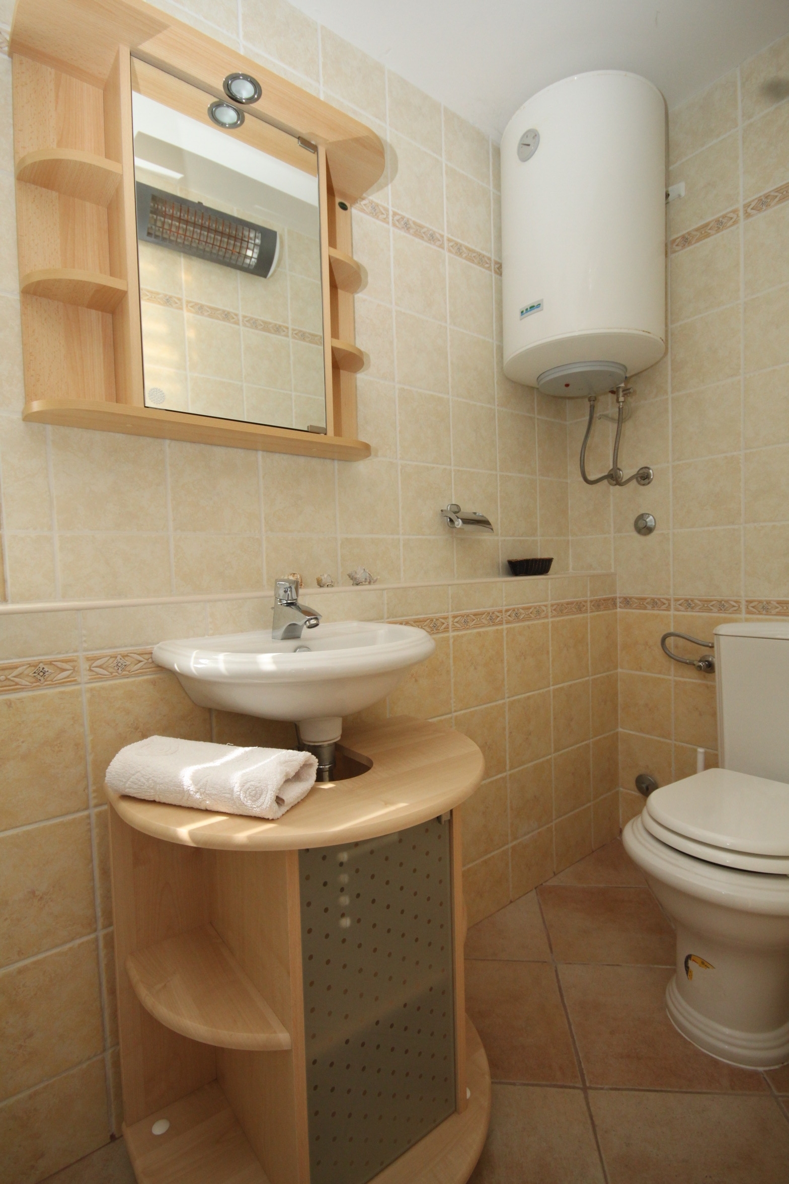 Four bedroom house with terrace and sea view Kukljica, Ugljan  K