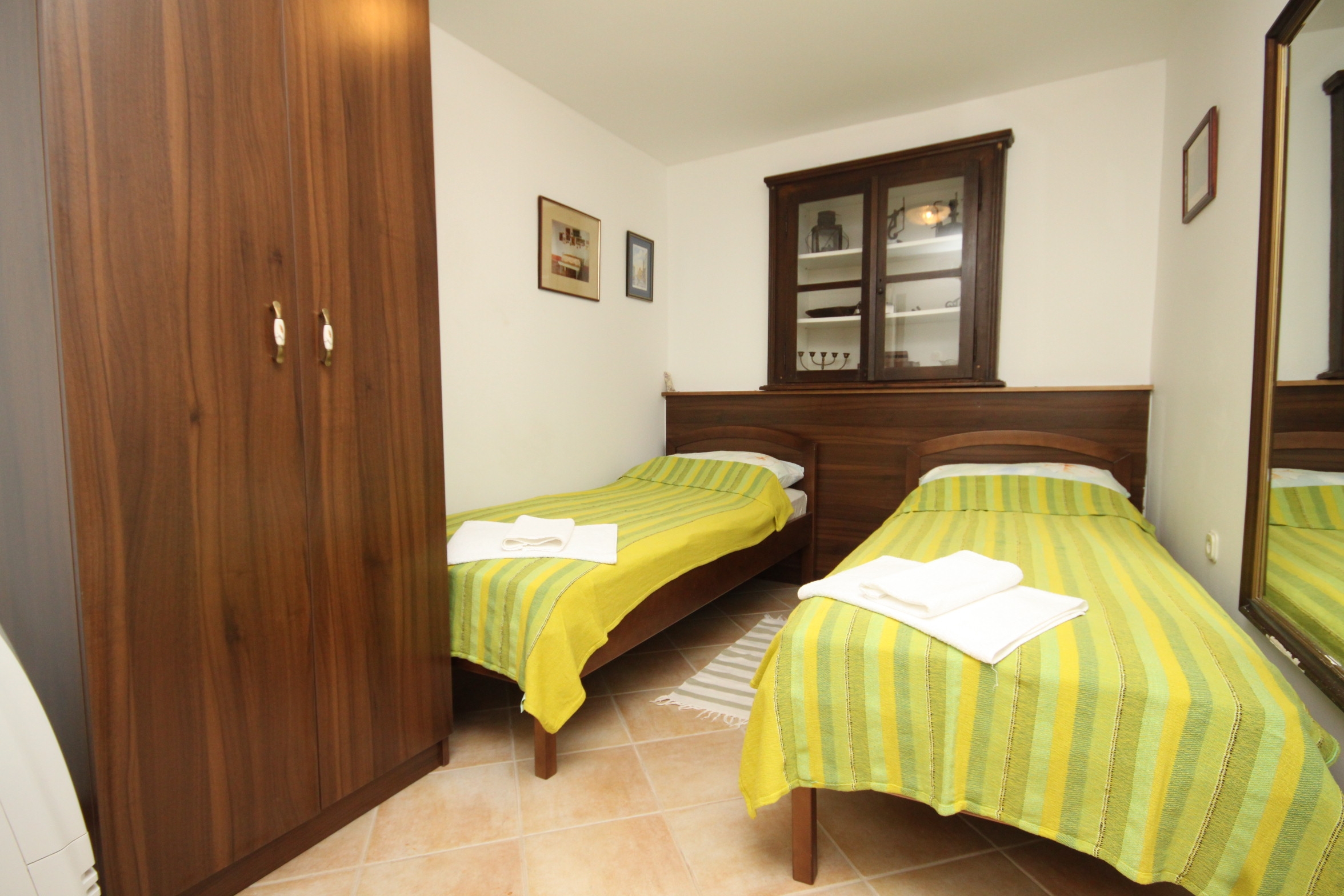 Four bedroom house with terrace and sea view Kukljica, Ugljan  K