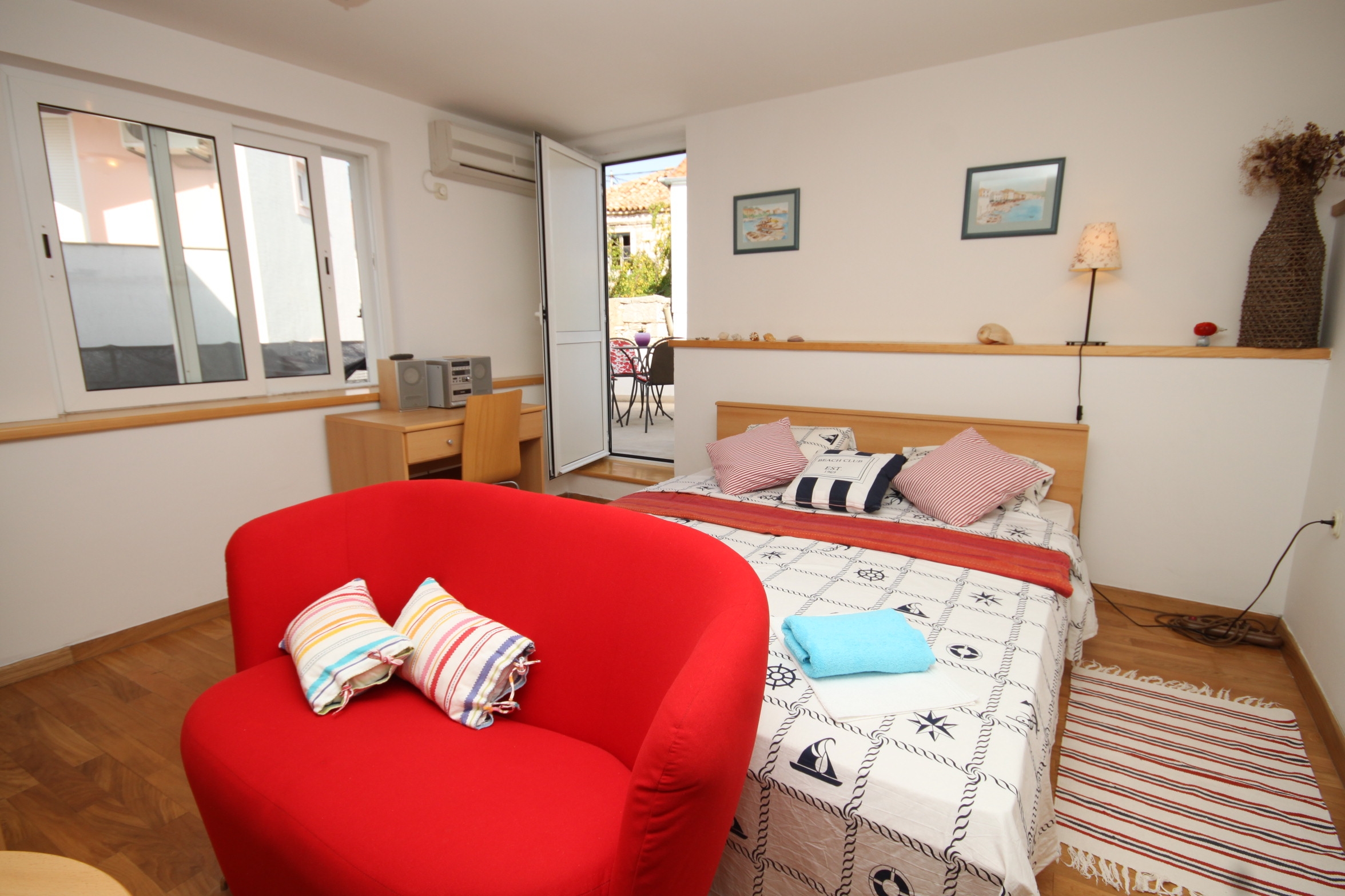 Four bedroom house with terrace and sea view Kukljica, Ugljan  K