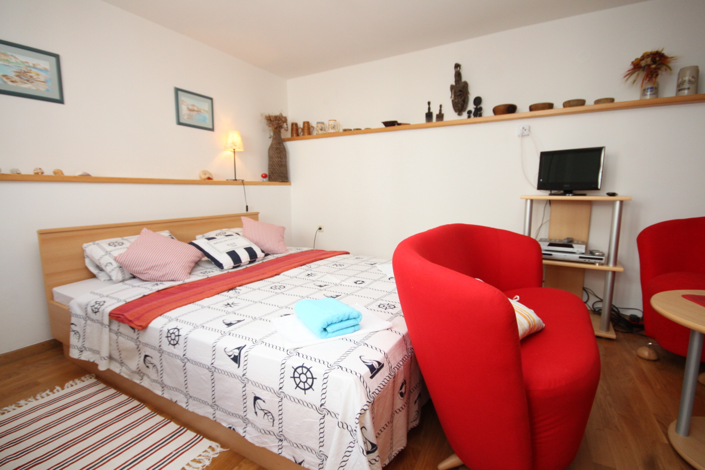 Four bedroom house with terrace and sea view Kukljica, Ugljan  K