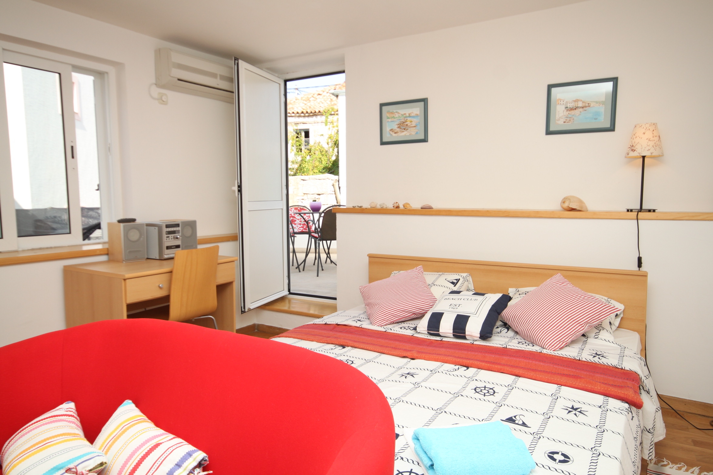 Four bedroom house with terrace and sea view Kukljica, Ugljan  K