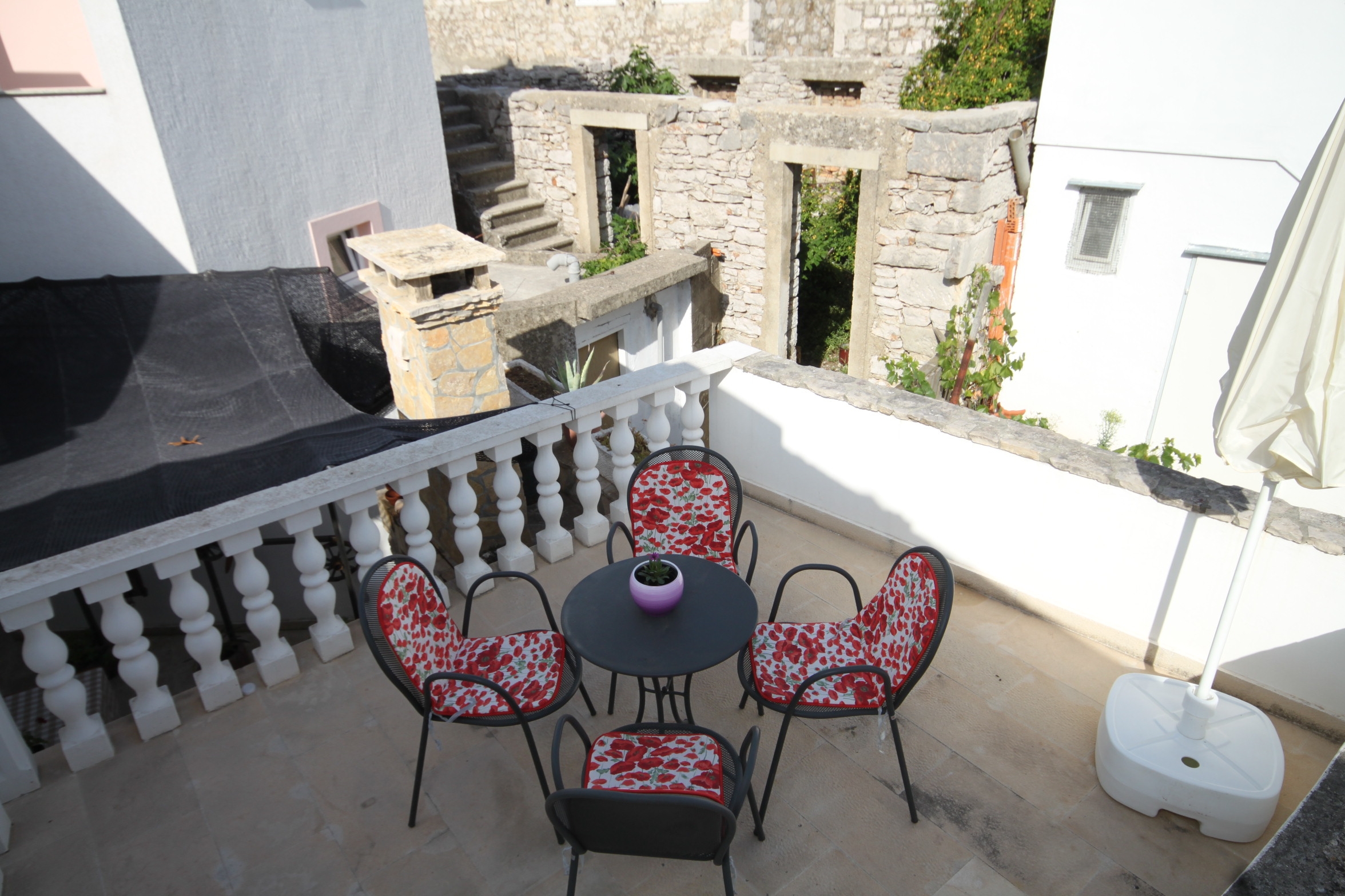 Four bedroom house with terrace and sea view Kukljica, Ugljan  K