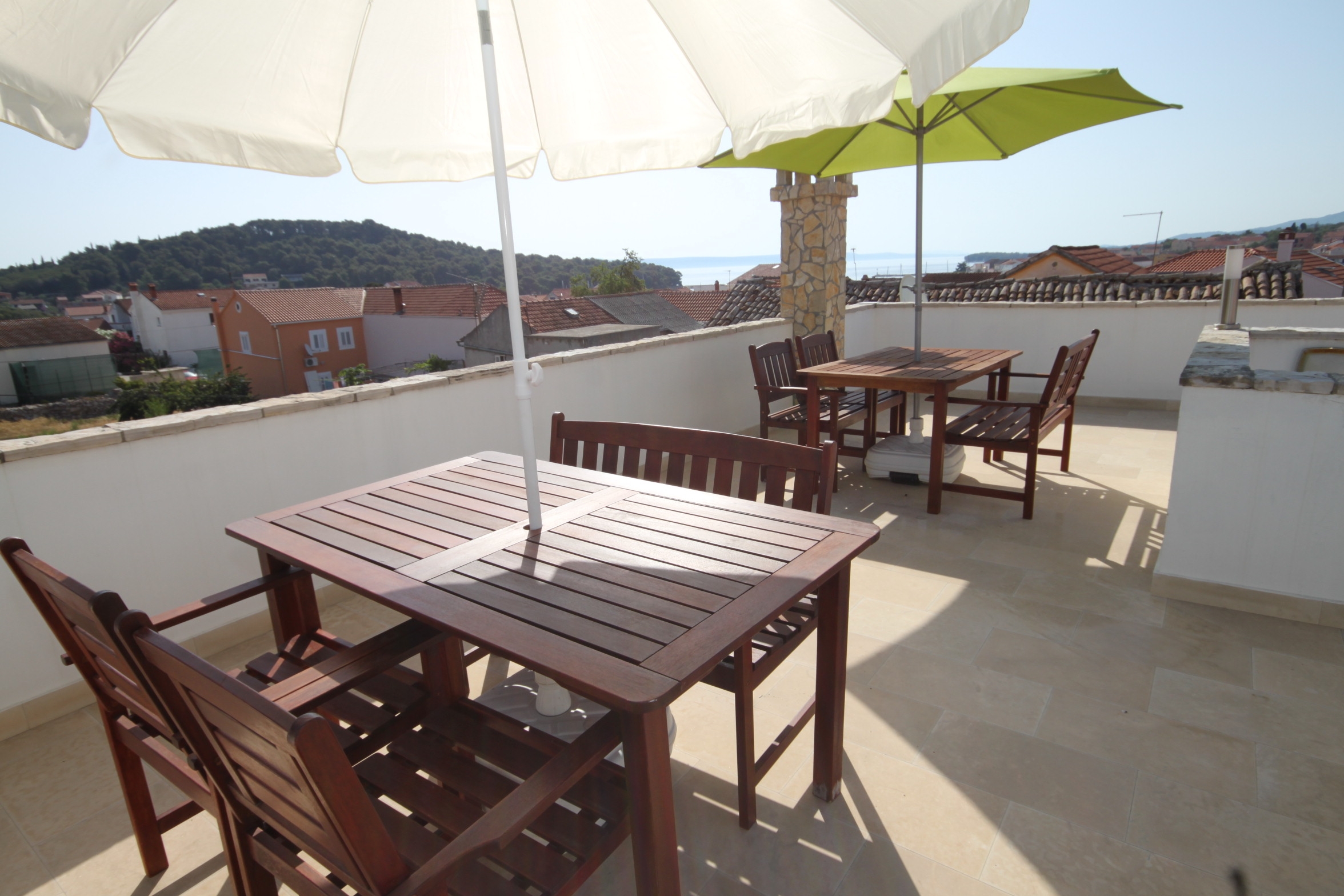 Four bedroom house with terrace and sea view Kukljica, Ugljan  K