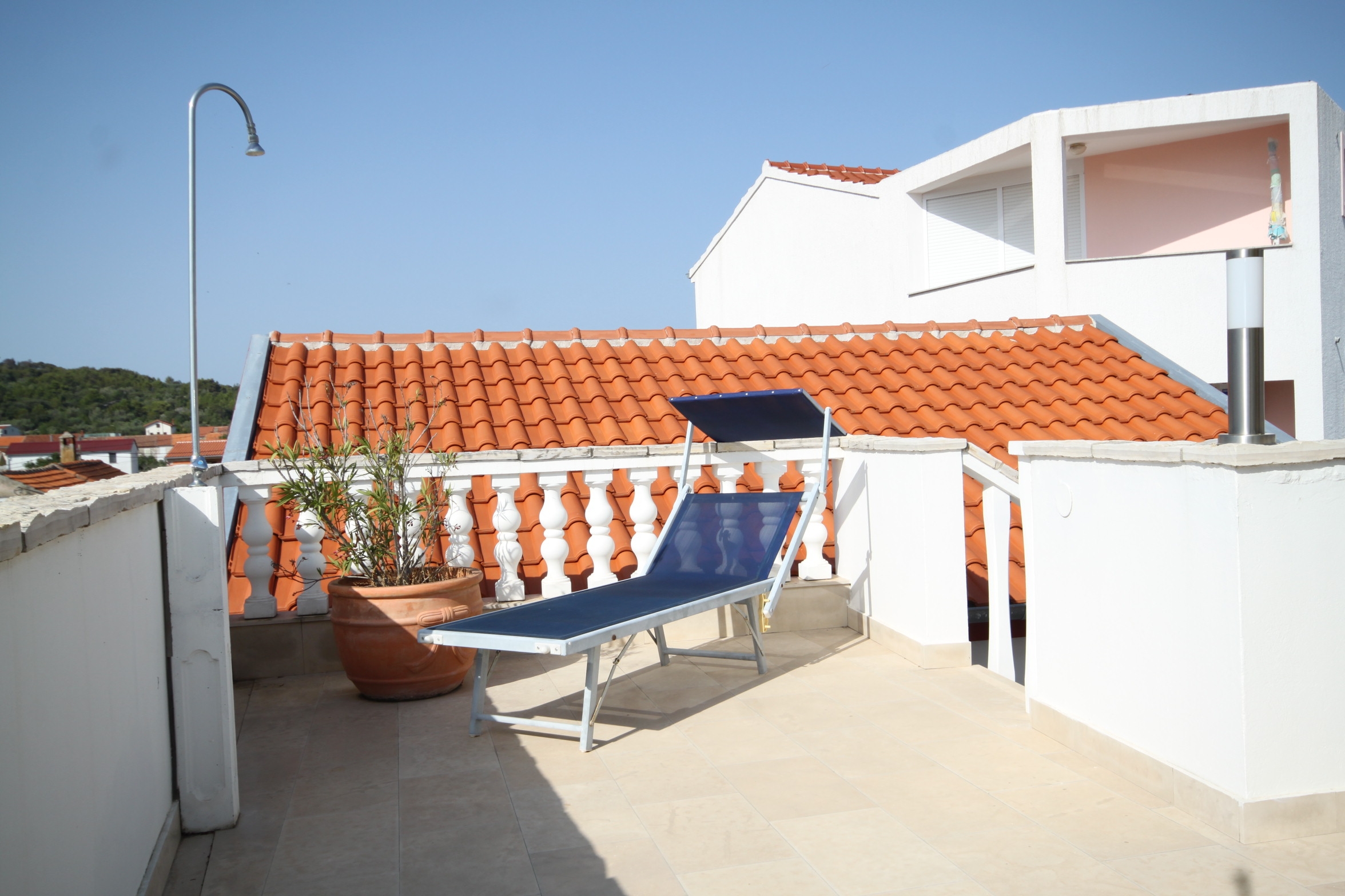 Four bedroom house with terrace and sea view Kukljica, Ugljan  K