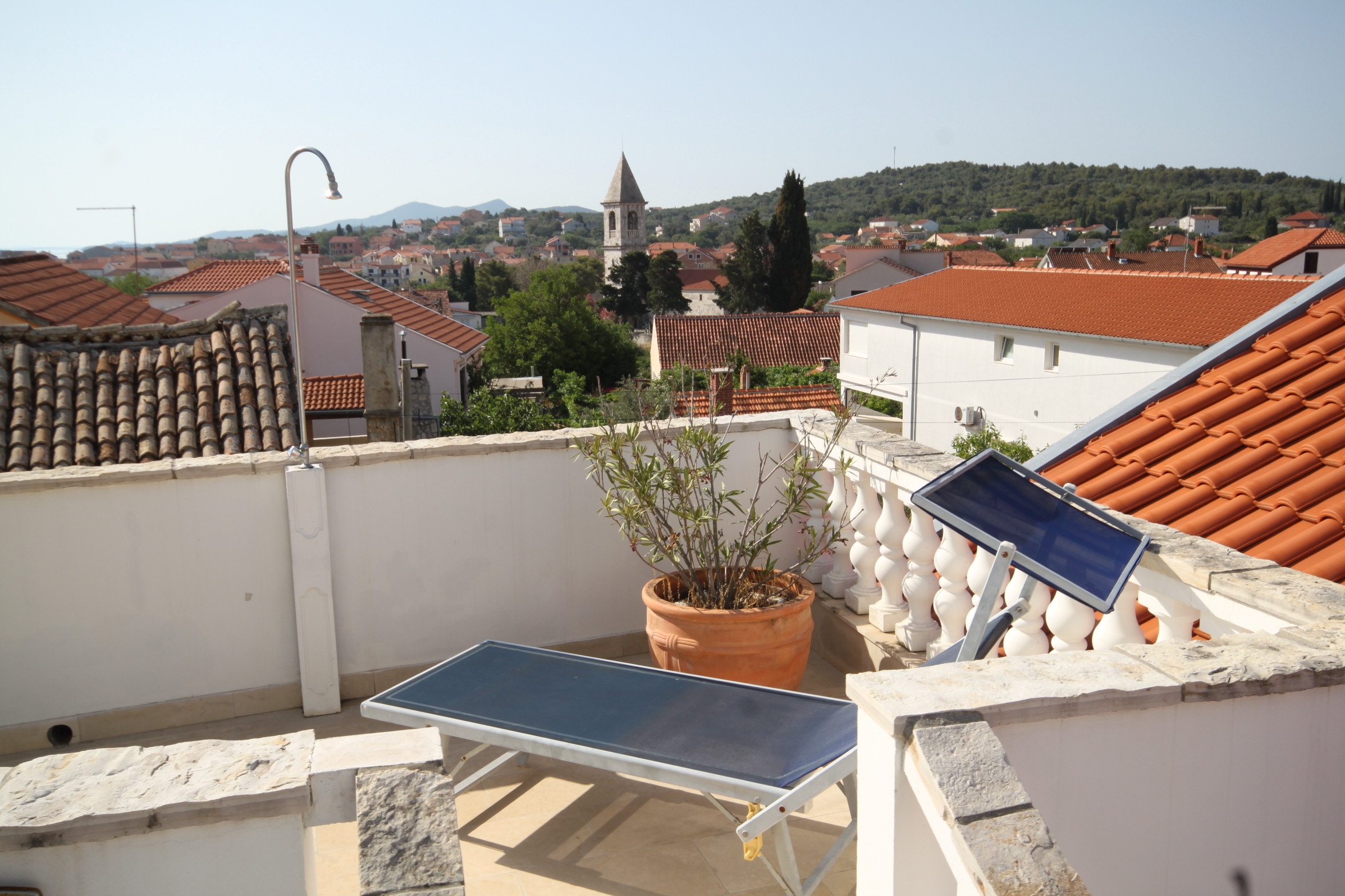 Four bedroom house with terrace and sea view Kukljica, Ugljan  K