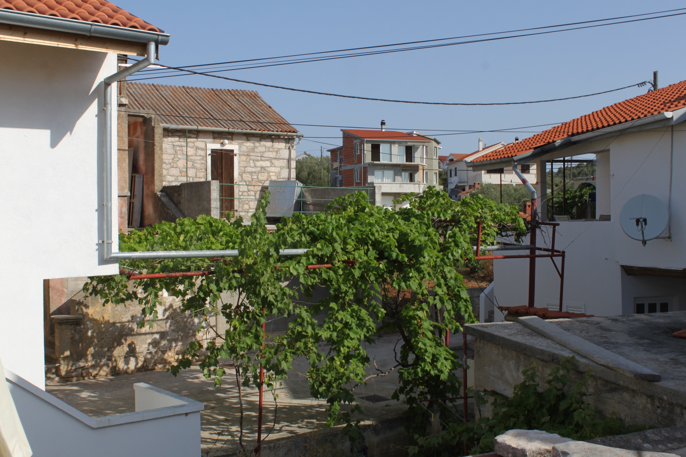 Four bedroom house with terrace and sea view Kukljica, Ugljan  K