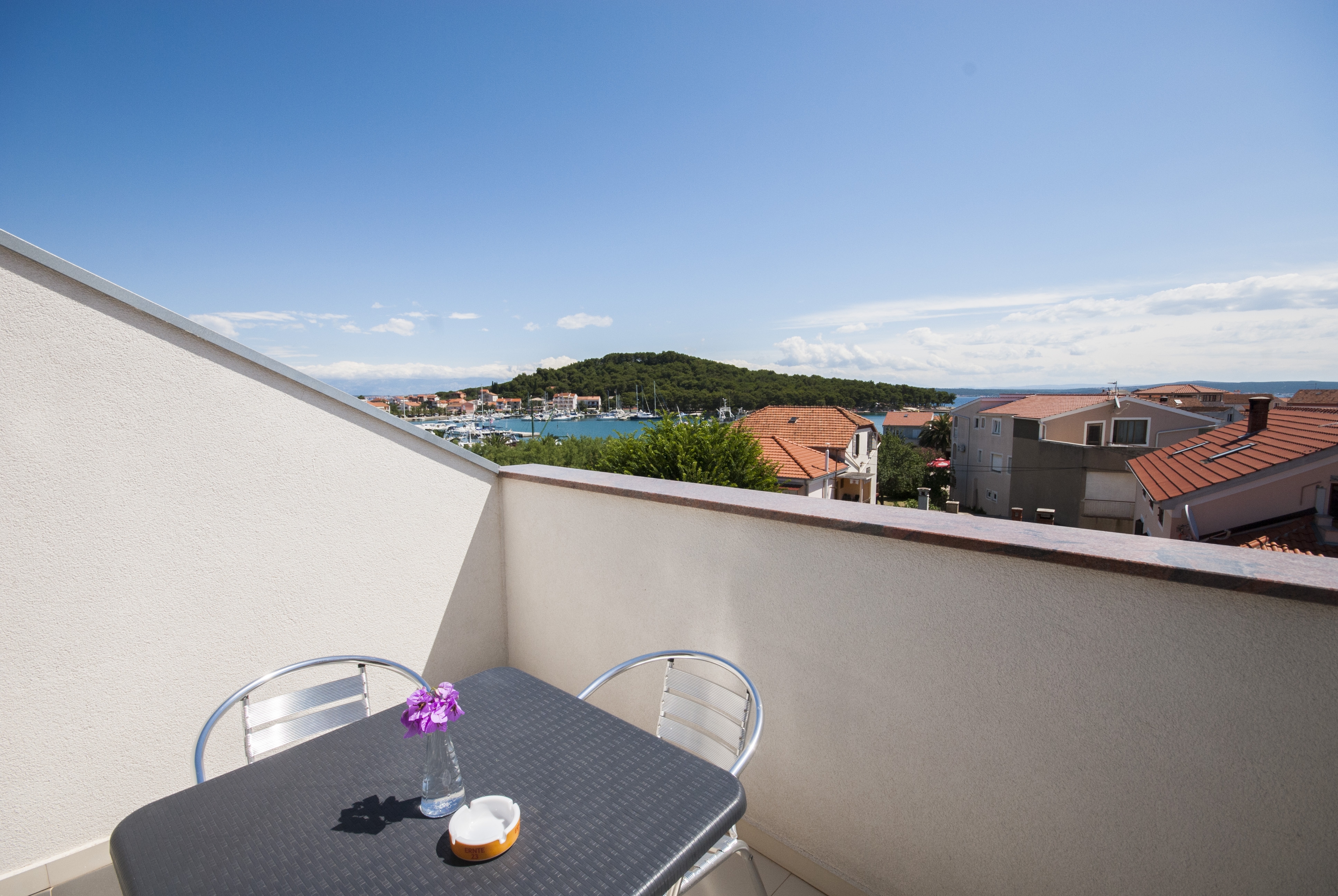 One bedroom apartment with terrace and sea view Kukljica (Ugljan) (A-8253-d) One bedroom apartment with terrace and sea view Kukljica (Ugljan) (A-8253-d)