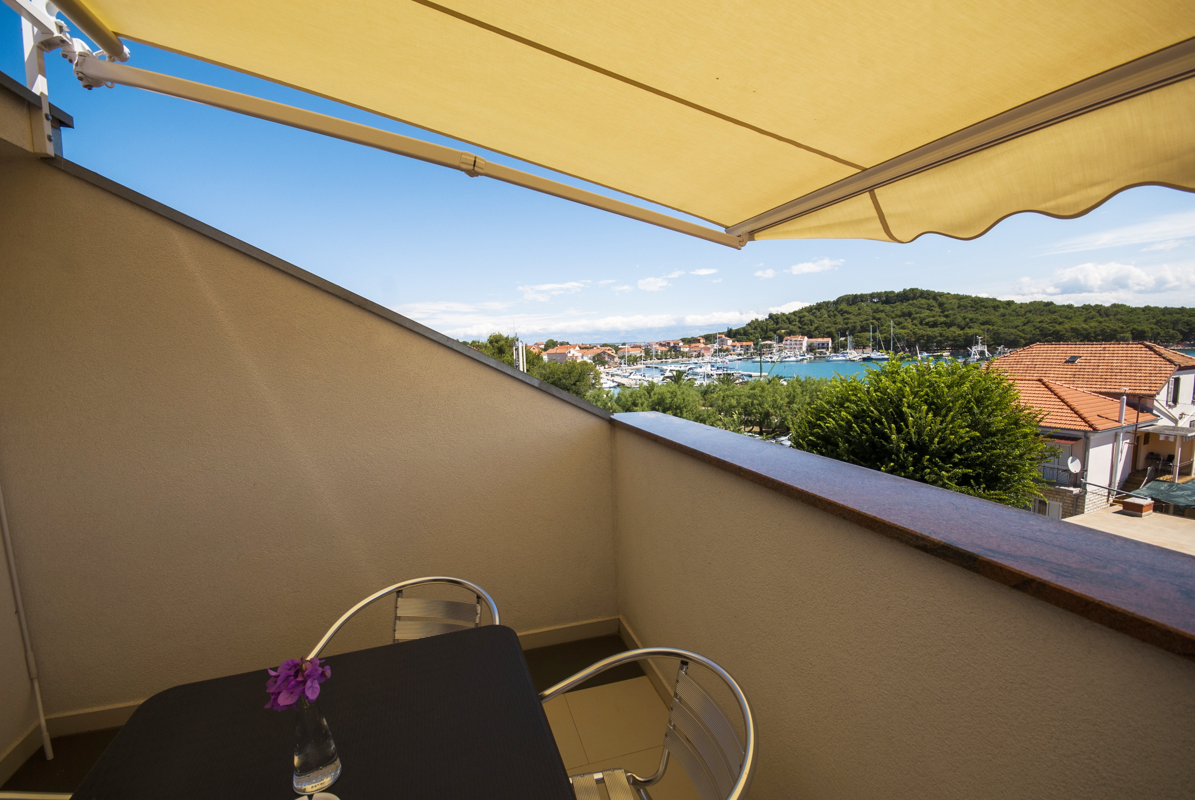 One bedroom apartment with terrace and sea view Kukljica, Ugljan  A-d