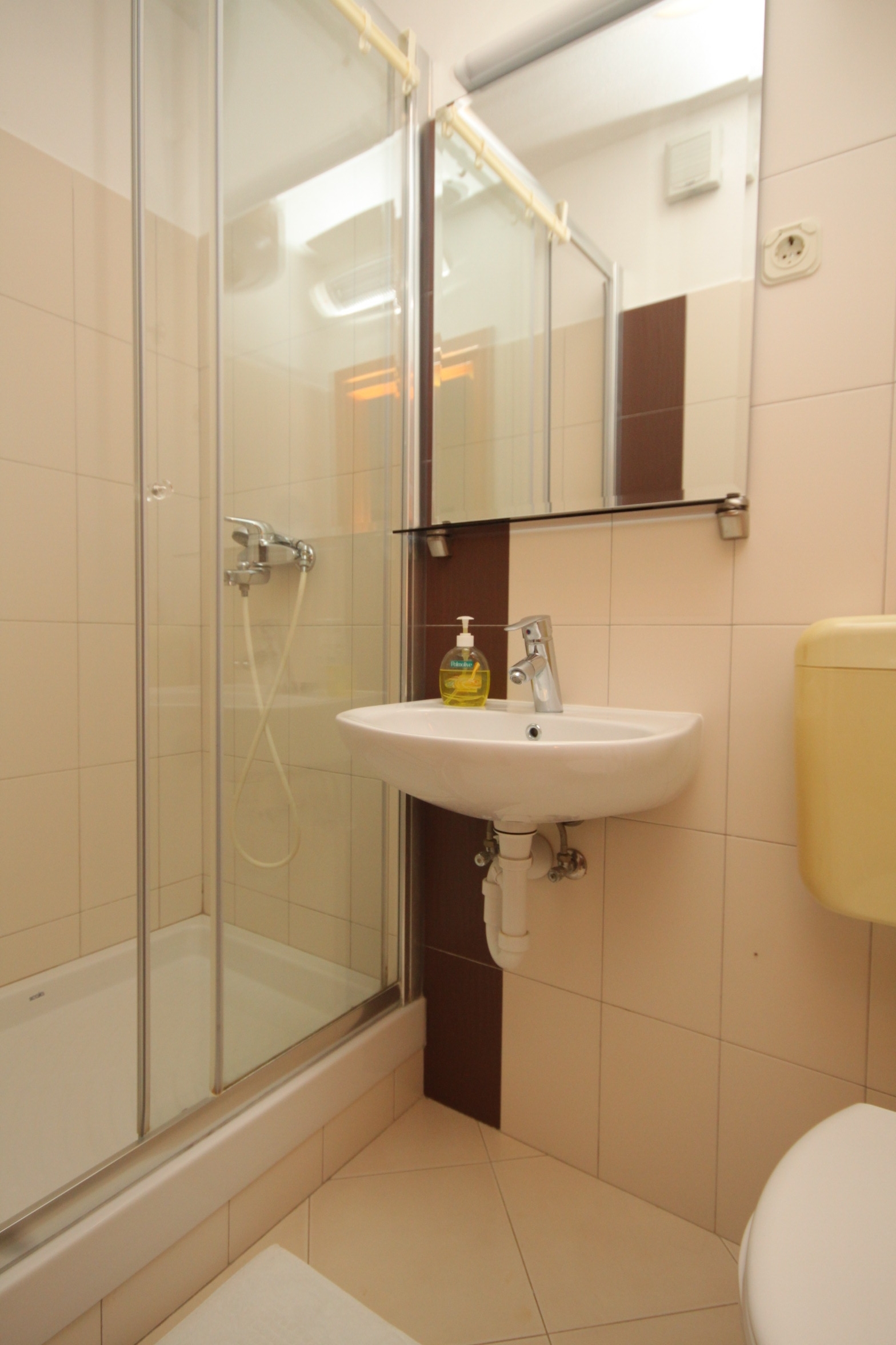 Two bedroom apartment with terrace Kukljica, Ugljan  A-f