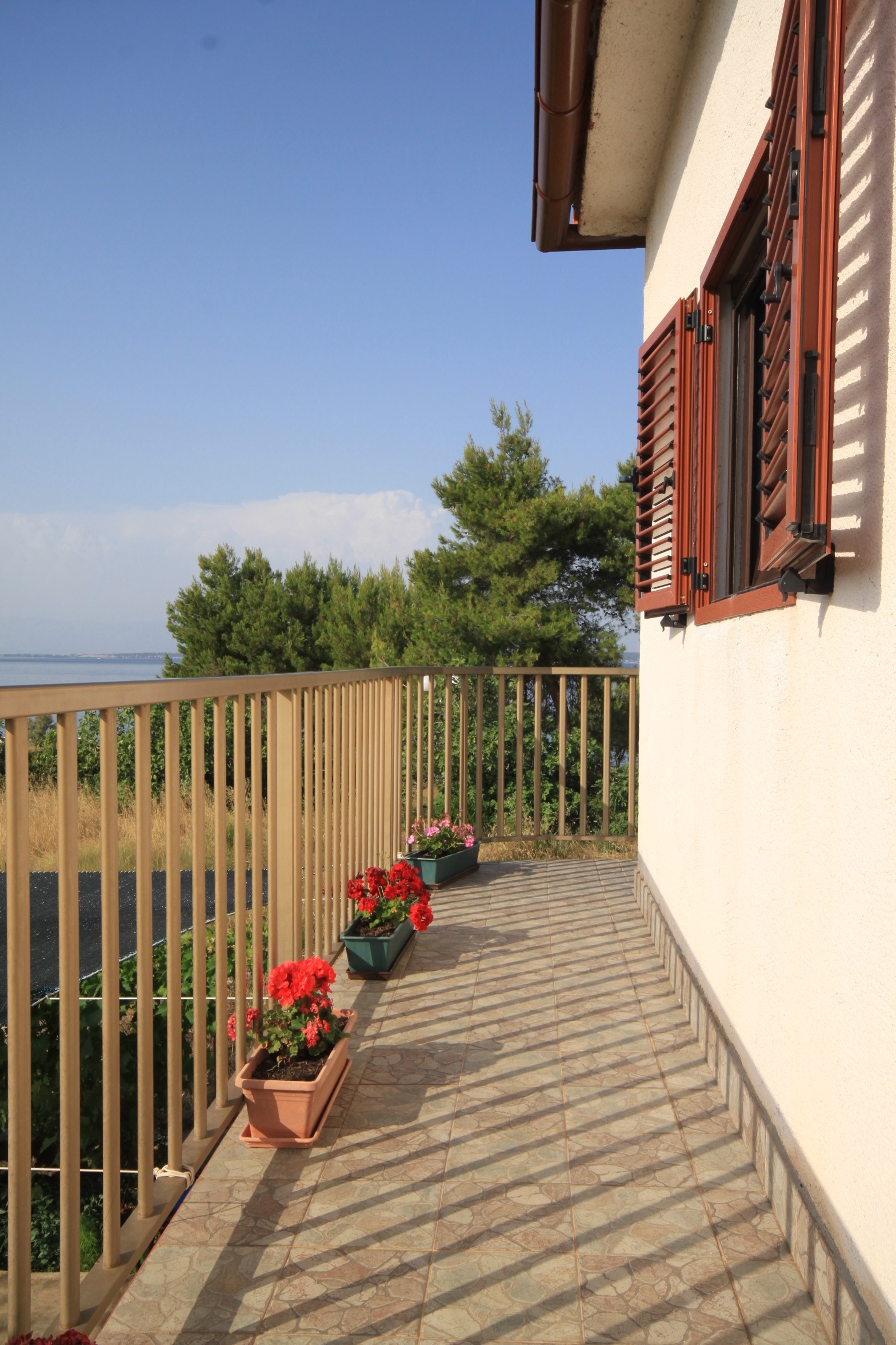 Three bedroom apartment with terrace and sea view Ugljan  A-a