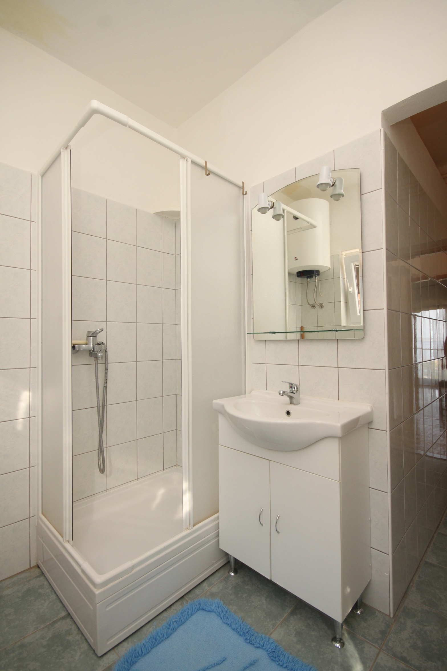 Three bedroom apartment with terrace and sea view Ugljan  A-a
