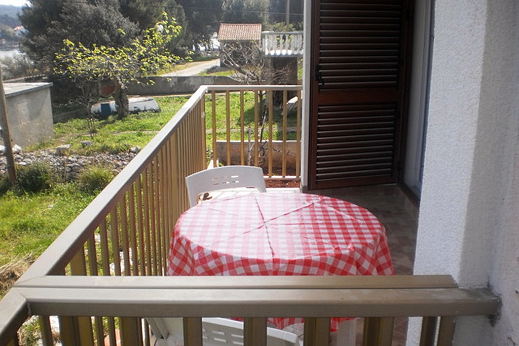 One bedroom apartment with terrace and sea view Ugljan  A-b